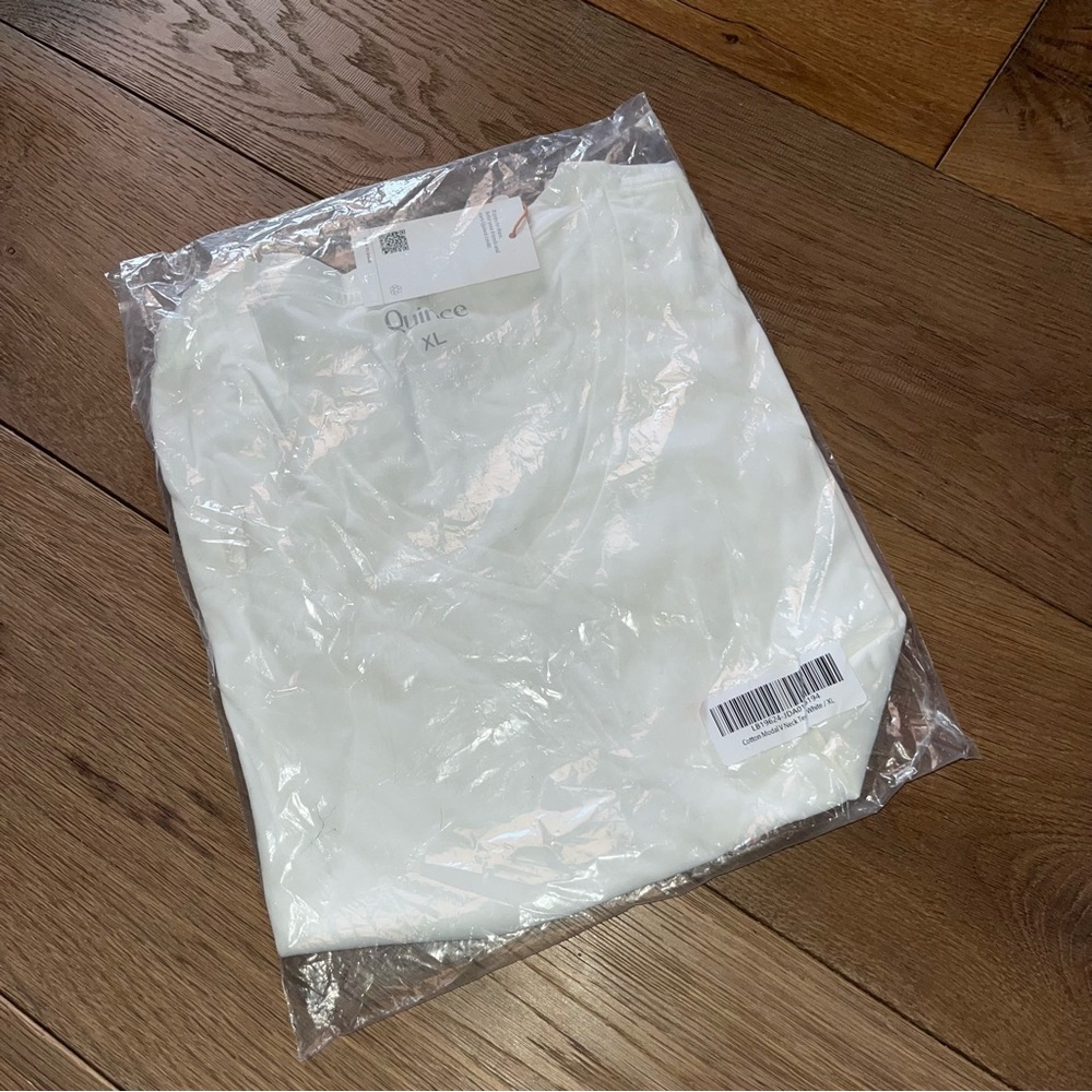 Quince NWT Women’s Cotton Modal V Neck Tee white XL - Picture 9 of 9